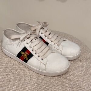 Bee Sneakers with Red and Green Stripes